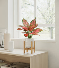 Load image into Gallery viewer, Hammered Ivory stand:bamboo