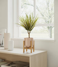 Load image into Gallery viewer, Sandy Pink stand:bamboo