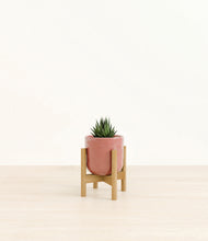 Load image into Gallery viewer, Hammered Rose Pink stand:bamboo