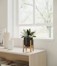 Load image into Gallery viewer, Stone Black stand:bamboo