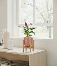 Load image into Gallery viewer, Hammered Rose Pink stand:bamboo
