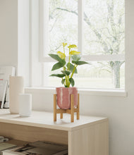 Load image into Gallery viewer, Hammered Rose Pink stand:bamboo
