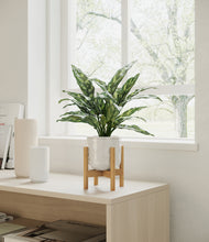 Load image into Gallery viewer, Hammered Ivory stand:bamboo
