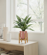 Load image into Gallery viewer, Hammered Rose Pink stand:bamboo
