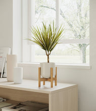 Load image into Gallery viewer, Cotton White stand:bamboo
