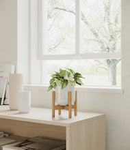 Load image into Gallery viewer, Hammered Ivory stand:bamboo
