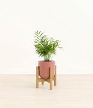 Load image into Gallery viewer, Hammered Rose Pink stand:bamboo
