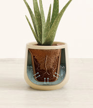 Load image into Gallery viewer, Almond Green stand:all
