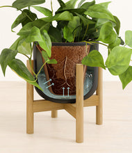 Load image into Gallery viewer, Stone Black stand:bamboo
