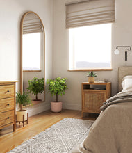 Load image into Gallery viewer, Sandy stand:one_stand
