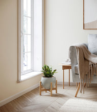 Load image into Gallery viewer, Deep Ocean stand:bamboo
